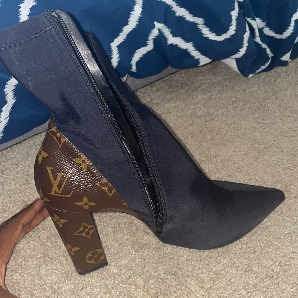 Louis Vuitton monogram ankle boots. - Picture 7 of 7